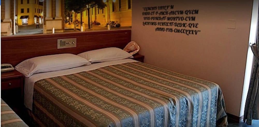 Hotel Acerboli Римини Экстерьер фото