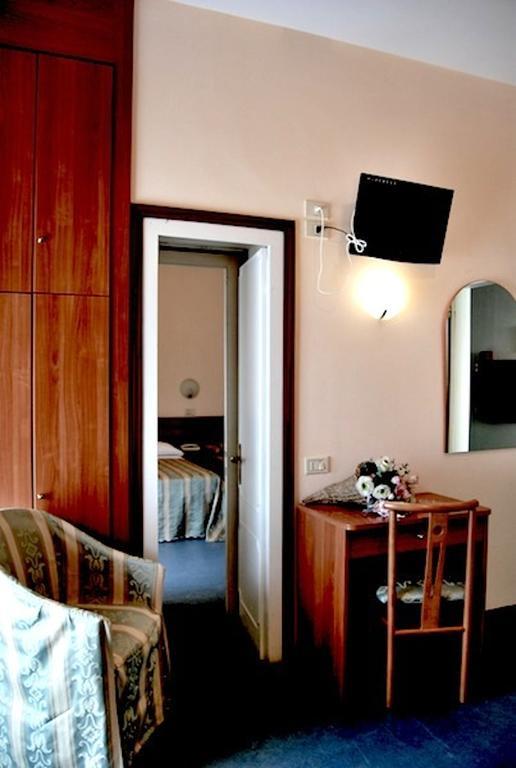 Hotel Acerboli Римини Номер фото