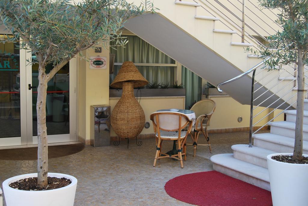 Hotel Acerboli Римини Экстерьер фото