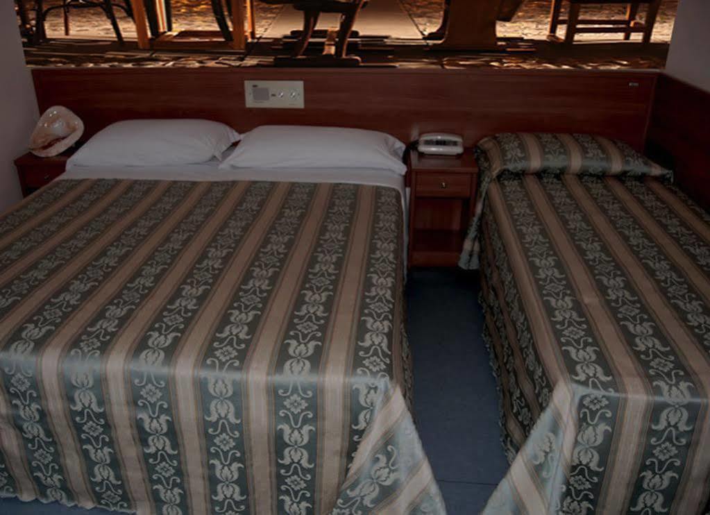 Hotel Acerboli Римини Экстерьер фото